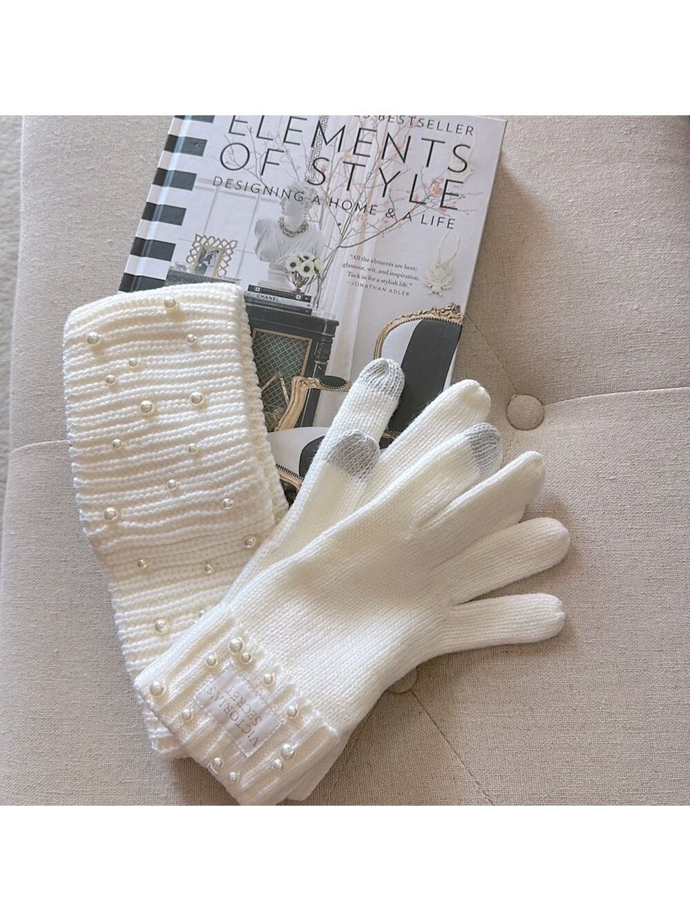 VICTORIAS SECRET HOLIDAY WINTER HEADBAND & GLOVES SET WITH PEARLS